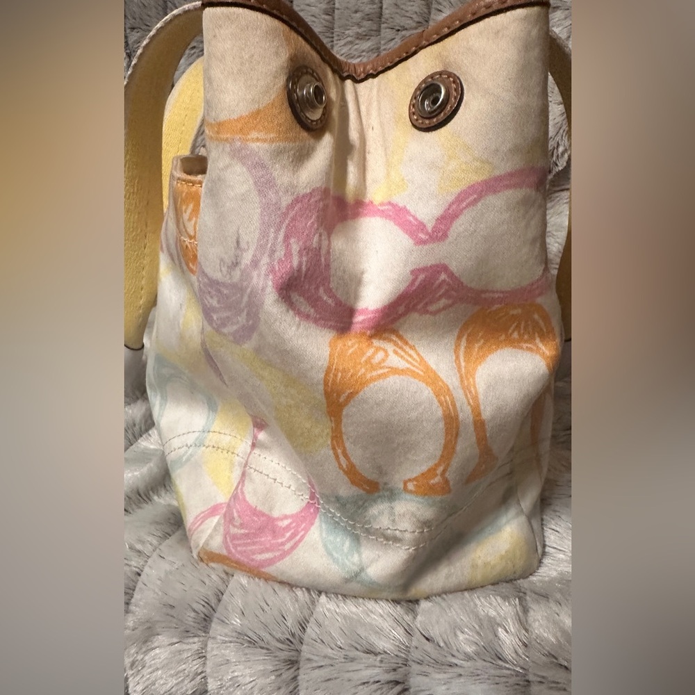 COACH poppy canvas tote/shoulder bag. - Picture 5 of 13